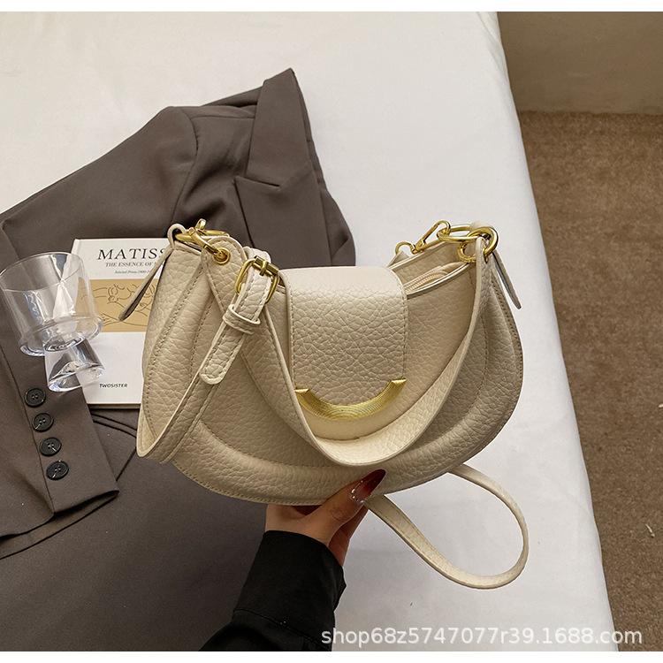 Retro Fashion Simple Temperament Commuter Shoulder Bag Women's 2025 Summer Texture Underarm Bag Korean Version Messenger Bag Tide