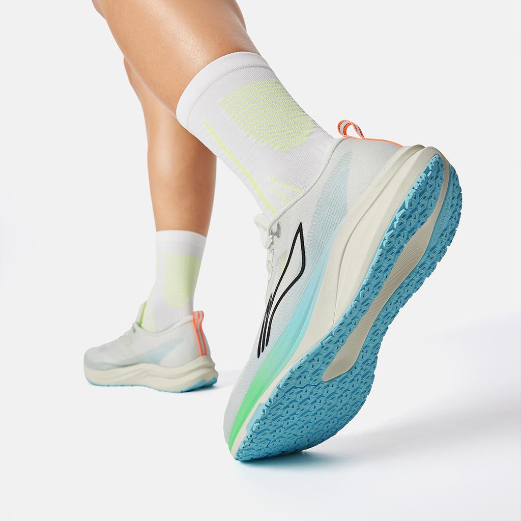 New LiNing Red Hare 8 Anti Slip Wear Resistant Low Top Racing Running Shoes Men's Ivory ARPV001-11