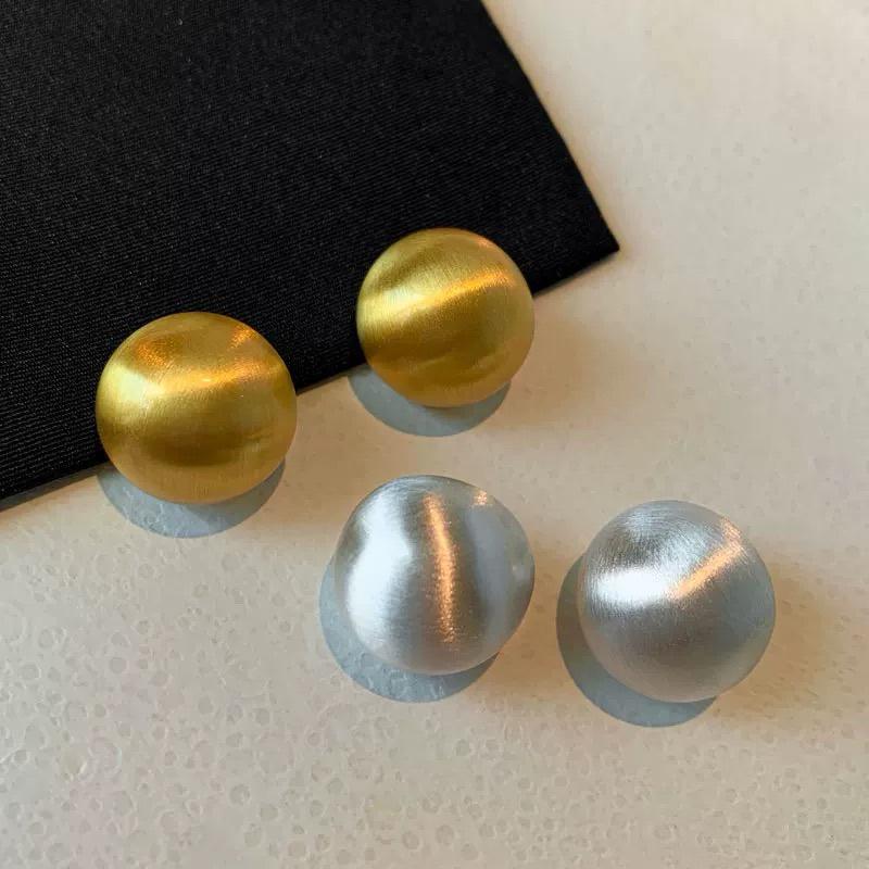French Classic Brushed Hemisphere Stud Earrings - High-End Retro Design for Women, Exquisite and Versatile Fashion Accessory