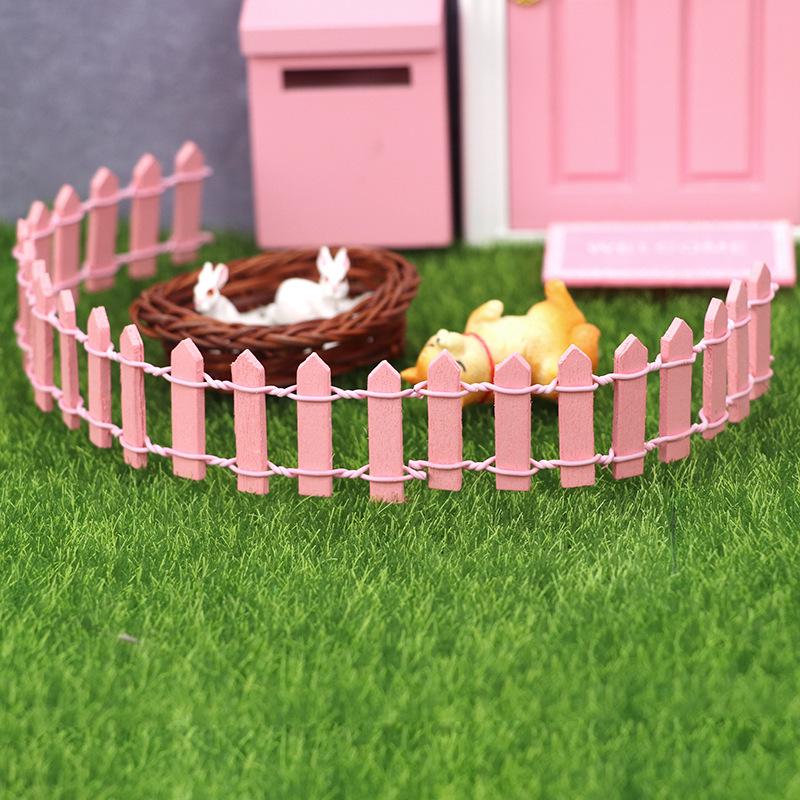 Mini Dollhouse Fence Set: 1:12 Scale (2 Pieces)