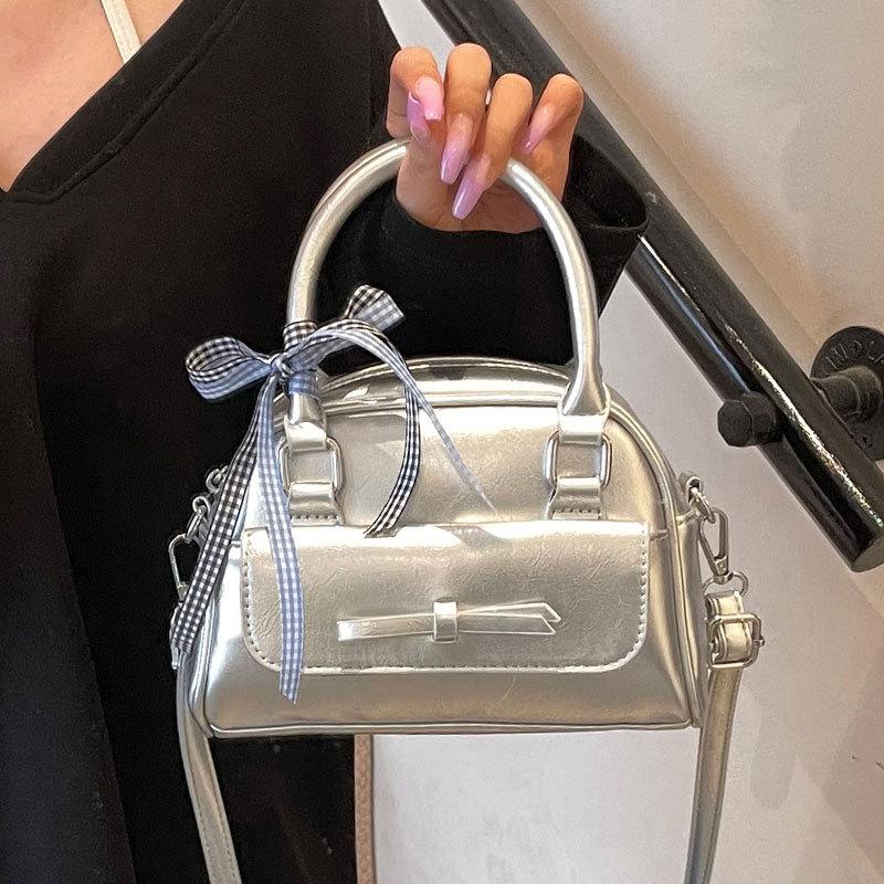 Spring and Summer Popular High-end Sense Korean Fashionable Portable Pillow Bag Niche Simple Temperament Versatile Commuter Messenger Bag