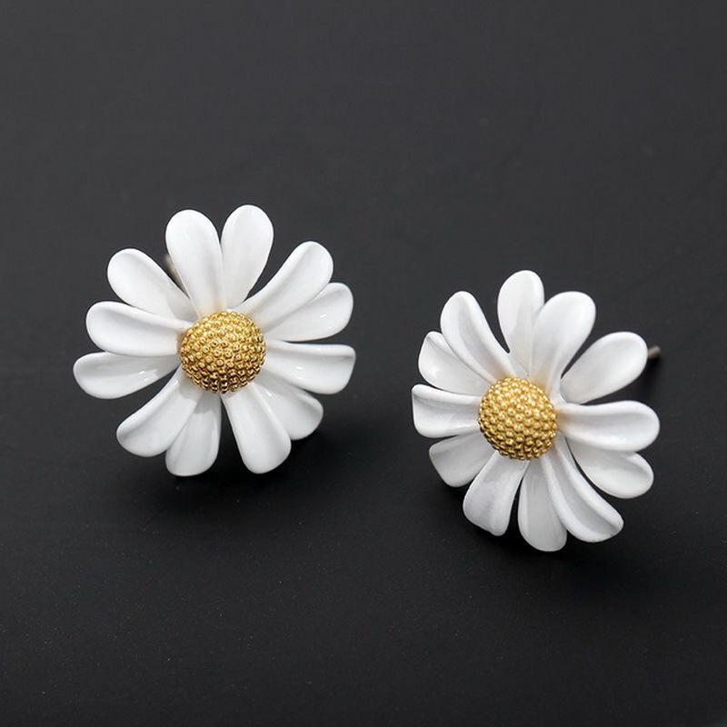 

ins hot-selling, high-end white daisy necklace, temperament Mori bee daisy flower bracelet ring