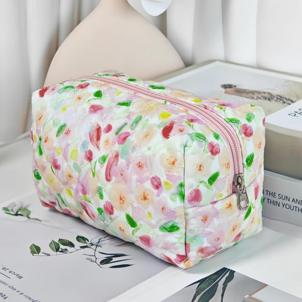 Large Capacity Little Bear Print Makeup Bag – Portable Girlish Polyester Toiletry Storage