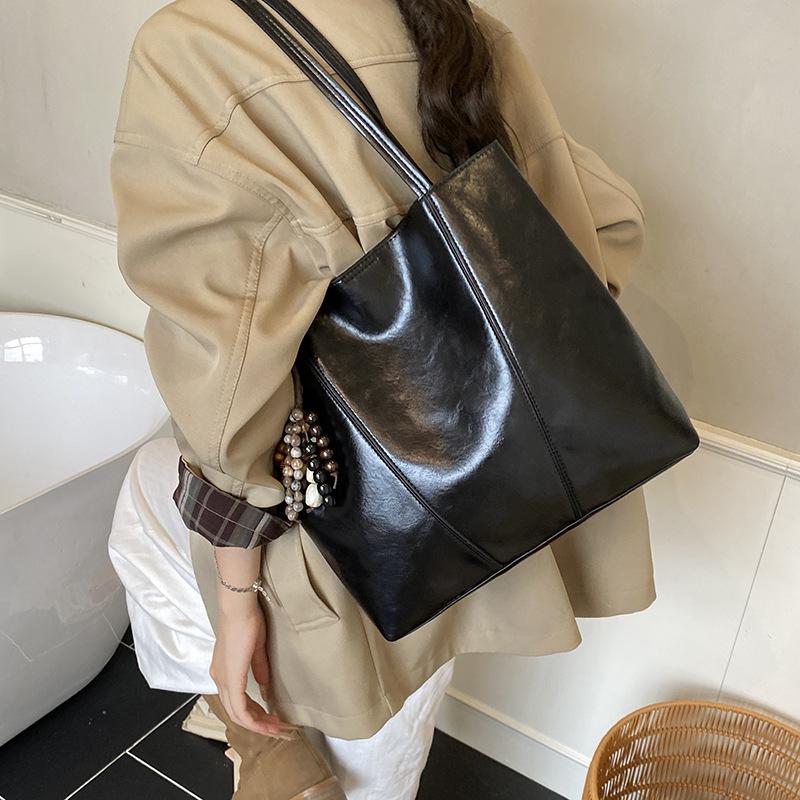 Large-capacity Bag Women's 2025 New Autumn and Winter Texture Versatile Retro Shoulder Bag Large Bag Popular Commuter Tote Bag