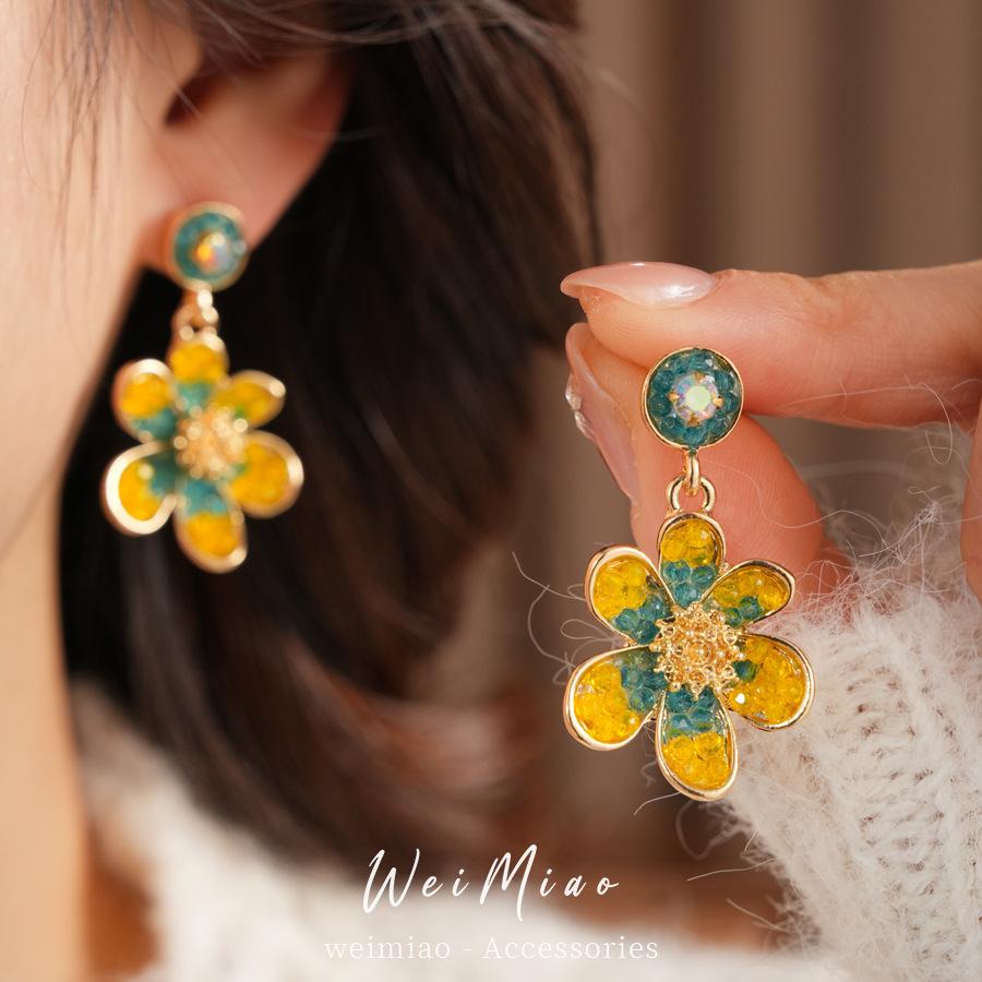 Female Antique Flower Round Light Luxury High-end Earrings