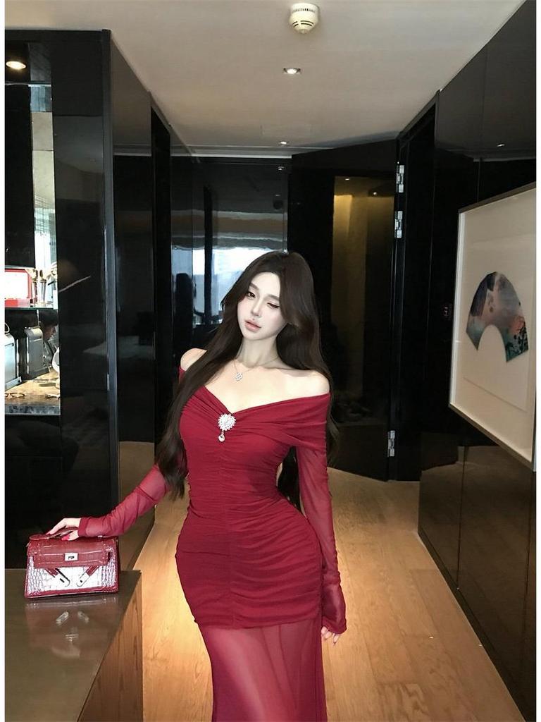 Elegant Mature Women's One-Shoulder Mesh Long-Sleeve Slim Fit Formal Dress 2026
