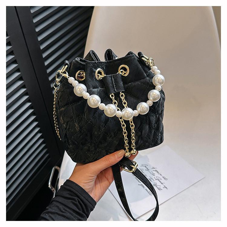IELGY Fashion Niche Diamond Embroidery Thread Mori Cute Female Bag Chain Cross-body Bucket Bag