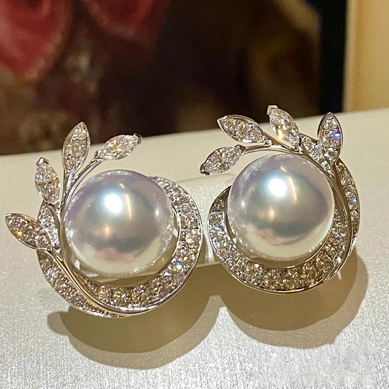 Elegant Clover Pearl Stud Earrings: French Design, Luxurious  Versatile for Women