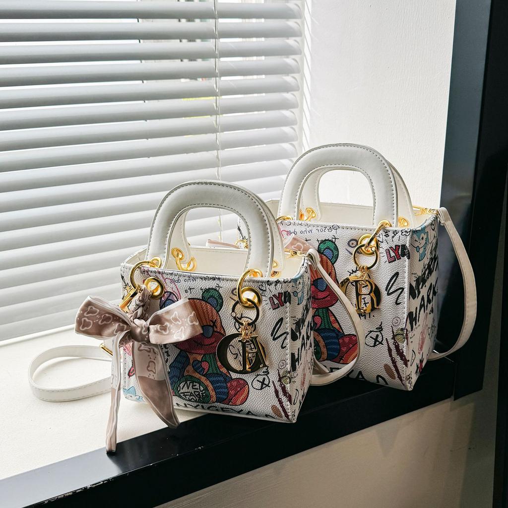 Bærbar vertikal graffiti Princess Diana-veske for kvinner 2025 ny crossbody-graffiti med én skulder Princess Diana dameveske