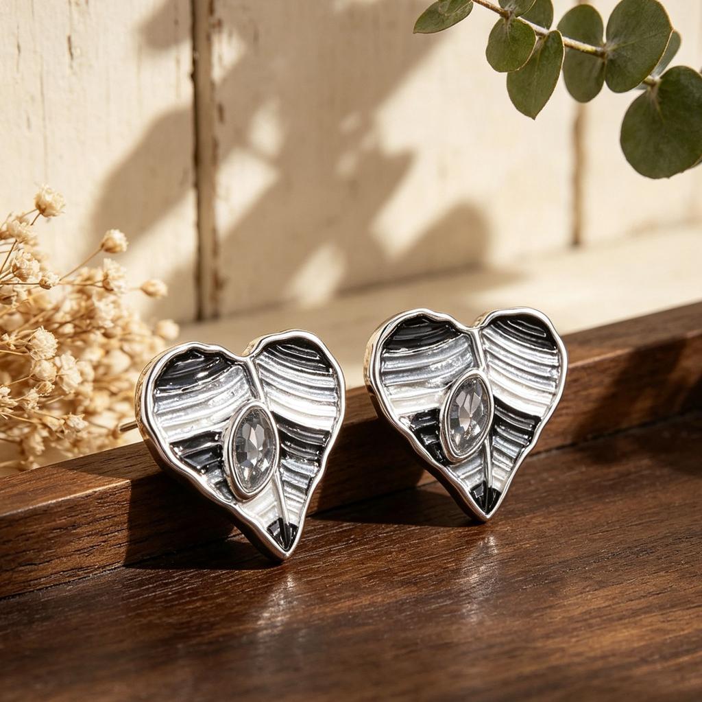 Popular Hand-painted Environmentally Friendly Alloy Stud Earrings with Diamonds, Love Commuting Versatile Light Luxury Women's Earrings