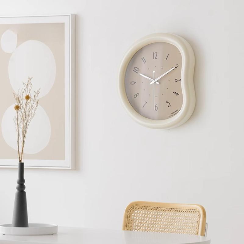 European Aesthetic Clock Wall Modern Art Creative Design Living Room Interior Wall Watch Simple Light Luxury Wanduhr Decor