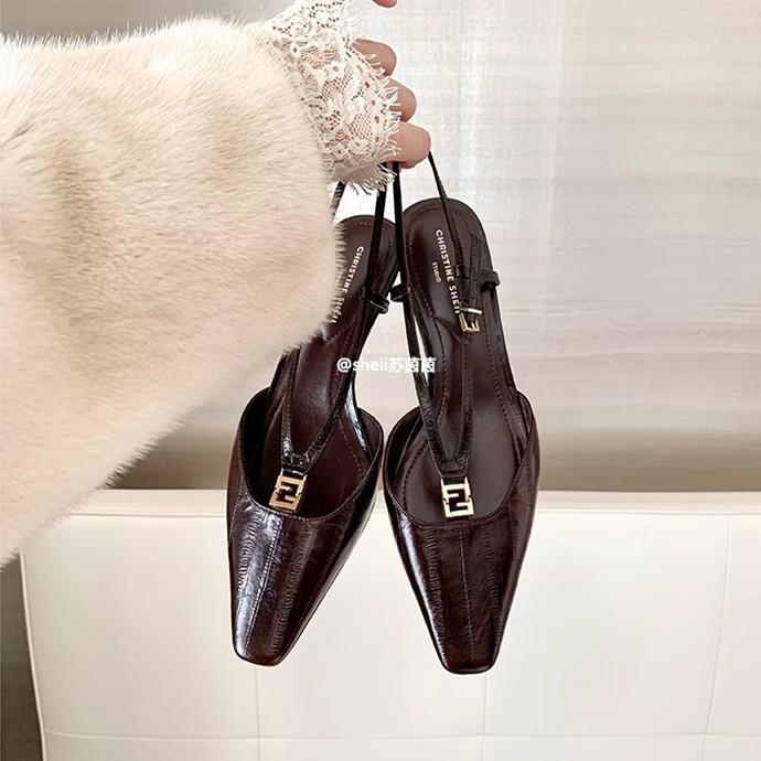 Rich beauty in Beijing circle~ leather square head small gold buckle eel pattern kitten and empty sandals for women in summer