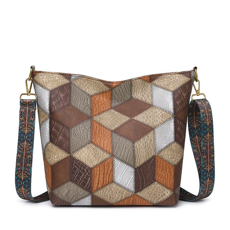 Мягкая кожаная большая сумка контрастного цвета с вышивкой — фото 14