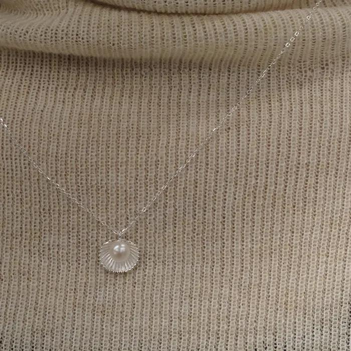 CLAM PEARL NECKLACE