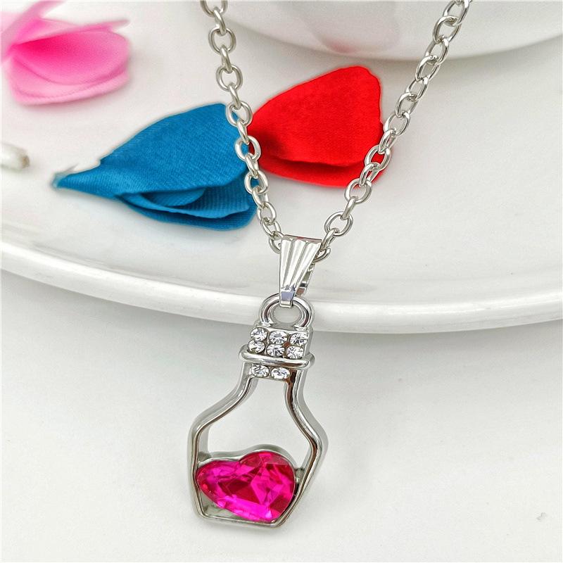 Niche Luxury Crystal Necklace: High-End Diamond Drift Bottle Pendant for Women