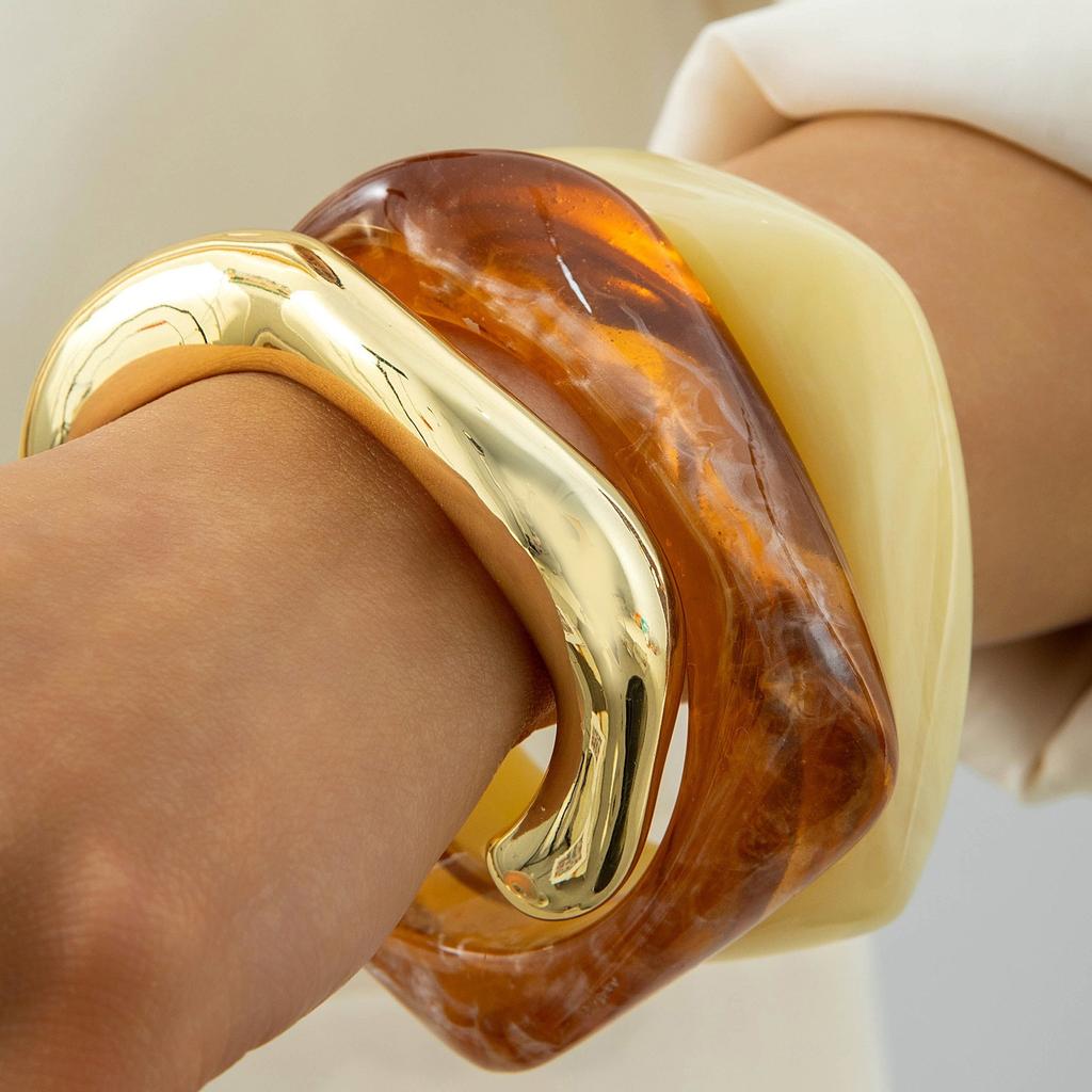 European and American jewelry, fashionable acrylic elbow bracelets, retro color matching exaggerated bracelets and bracelets.