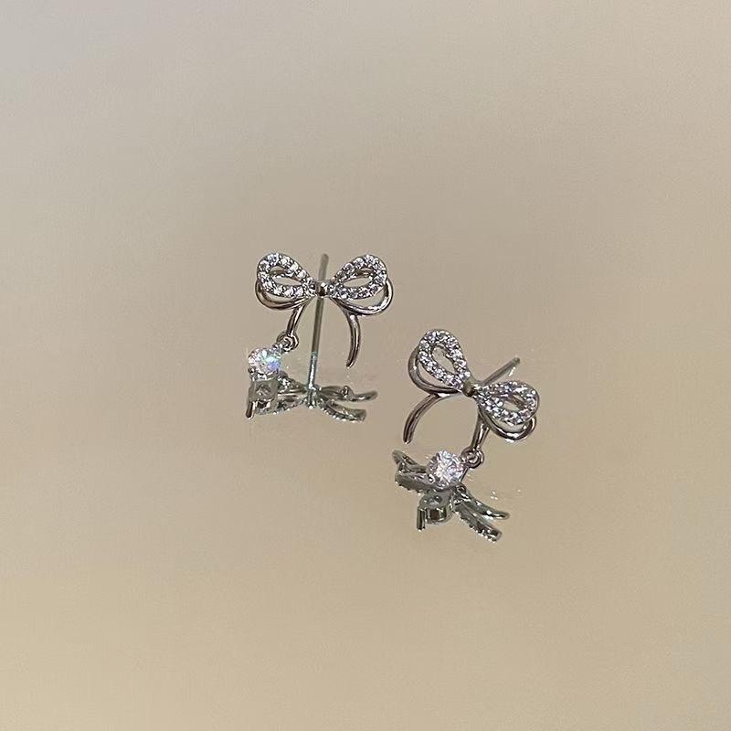 Bow slightly inlaid small earrings, women's fashion niche temperament, advanced sense, explosive ear jewelry temperament, Mori stud earrings
