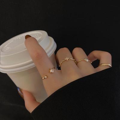 Juego de anillos de cuatro piezas de circonio de moda: Anillos de Dedo Índice Simples, Elegantes y con Estilo para Mujer
