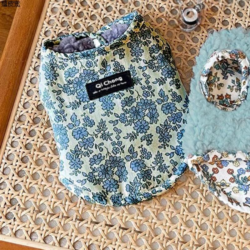 

Pet clothes, dog vest, double-sided can be worn, cat plush clothes, floral jacket, super cute, cheap autumn and winter go out vest S chest 35 back 25 about 3-2 kg