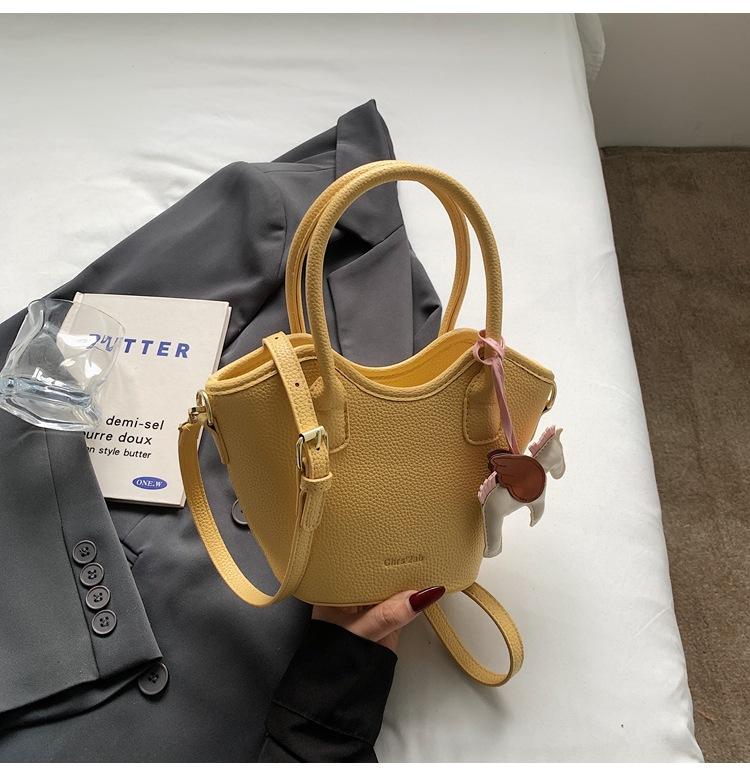 Premium Sense of Foreign Style Small Bag Women 2025 New Popular Versatile Messenger Bag Fashion Super Fire Portable Bucket Bag