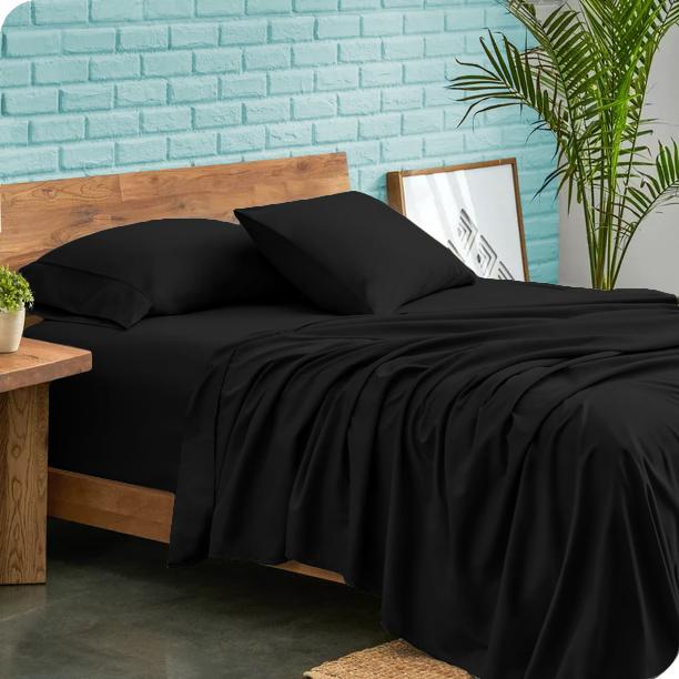 طقم مفروشات فاخر مكون من 4 قطع 600 خيط 100% قطن مصري نمط سادة بجيوب عميقة 30 سم – طقم مفروشات فائق النعومة ومتين بجيوب عميقة لجميع المقاسات