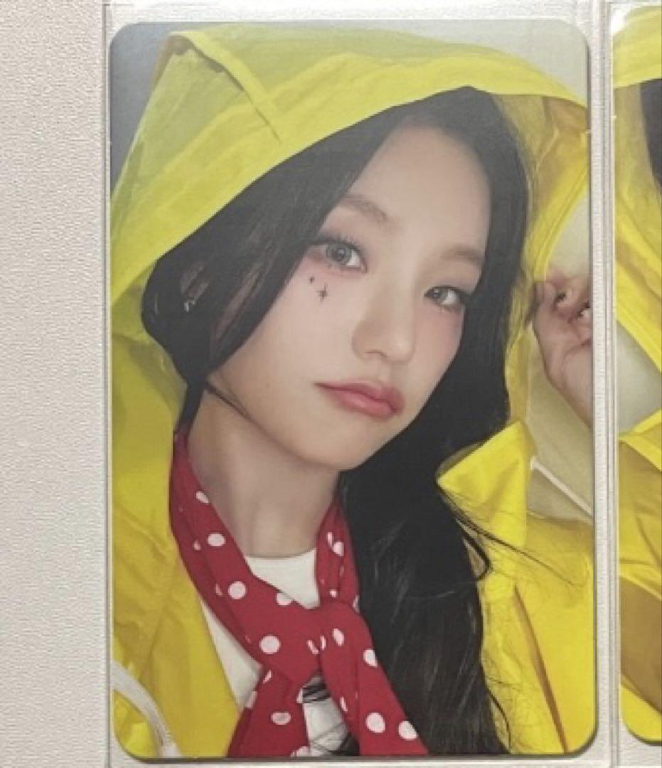 

[USED] ITZY GOLD makestar limited edition raincoat trading card