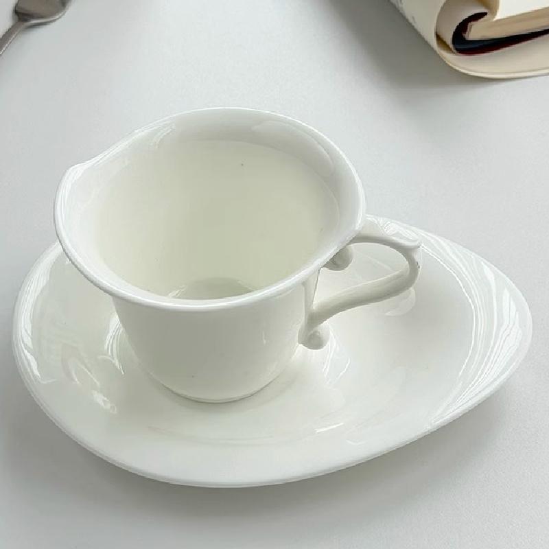 

Необычная керамическая кружка и блюдце, французская роскошная чашка для кофе эспрессо, набор из белой керамики для послеобеденного чая и блюдца 180ML