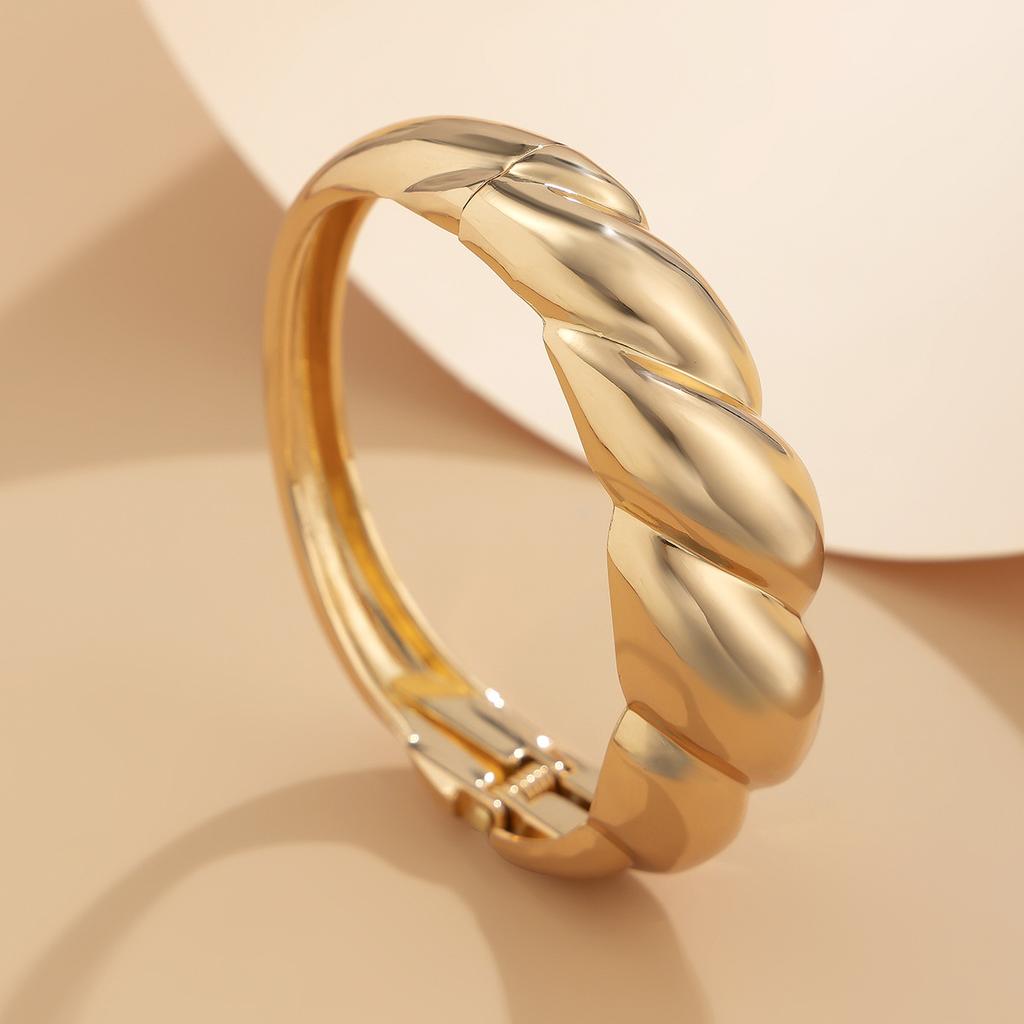 DIEZI Luxury Trendy Gold Color Heavy Metal Bangles for Women Men Exaggerated Punk Irregular Geometric Bracelet Party Jewelry