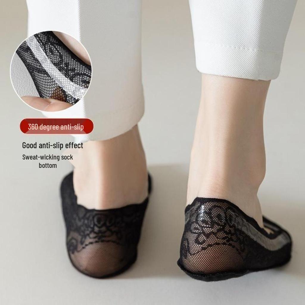 Women's Plus Size Lace-Trimmed Invisible Boat Socks - Breathable, Cotton Anti-Slip, Low-Cut.