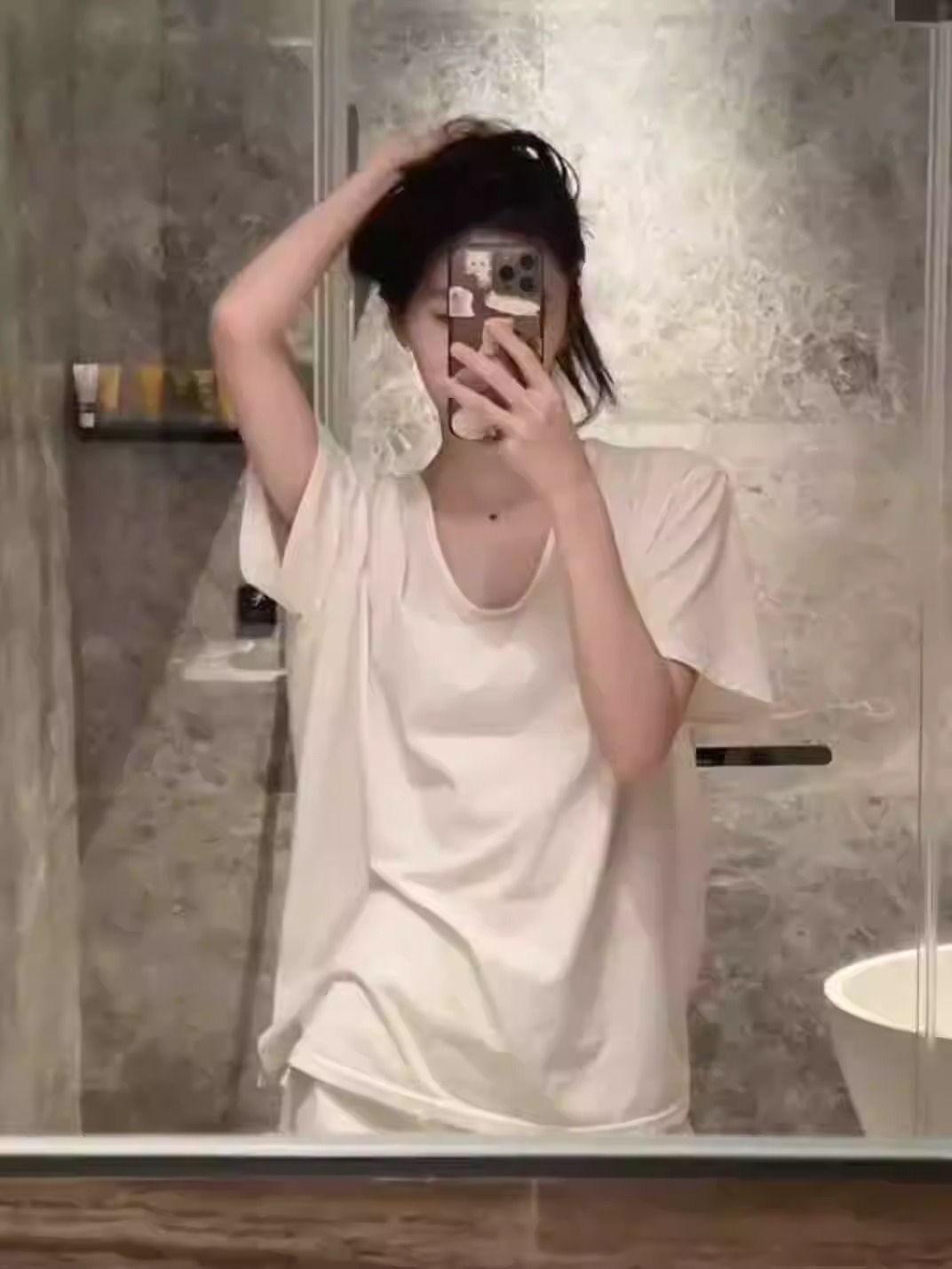 

Women s V-Neck White Cotton Short-Sleeve T-Shirt - Sexy Loose Summer Style Small белый