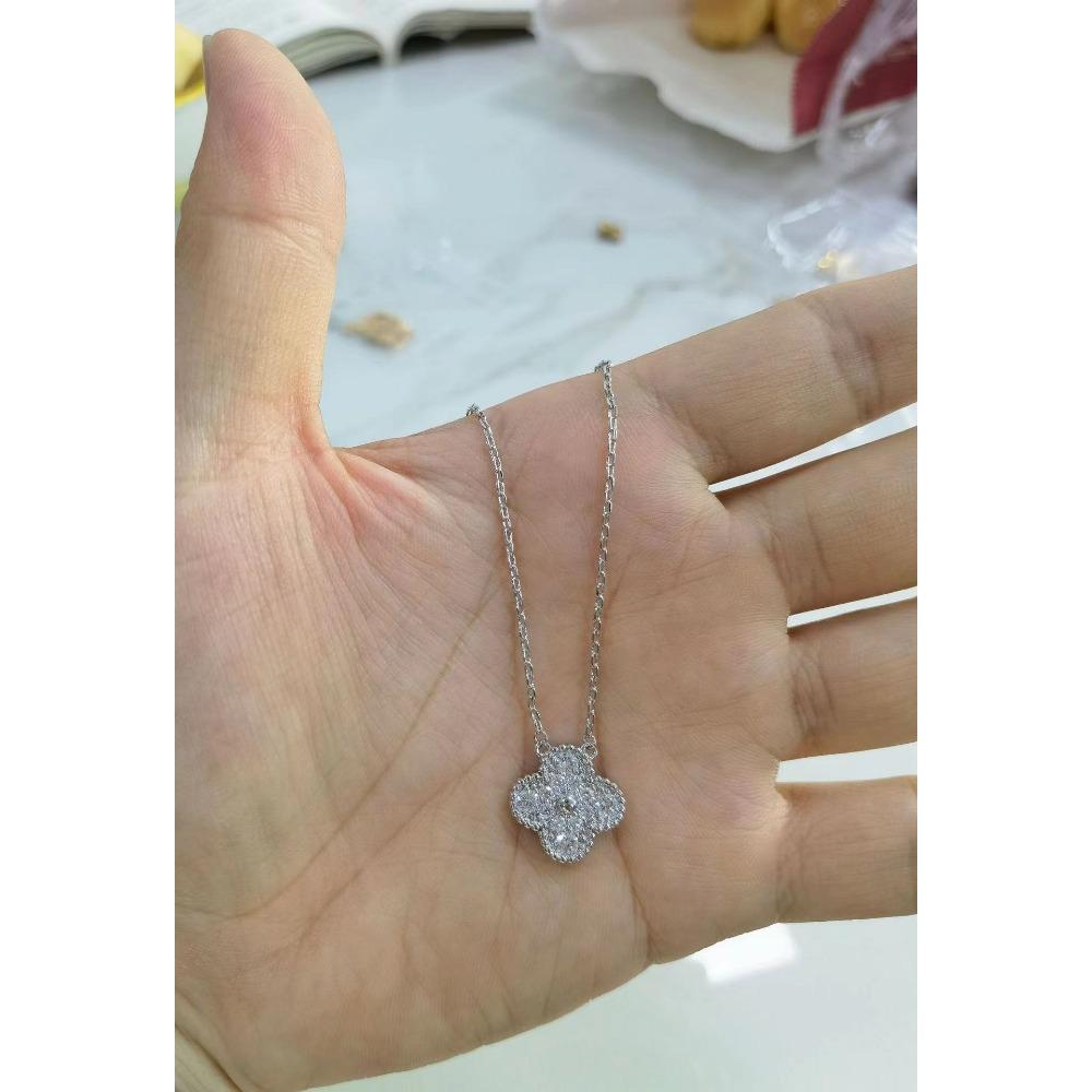 High-end Four-leaf Clover Necklace for Women 18K Rose Red Chalcedony Agate Natural White Shell Pendant Clavicle Chain