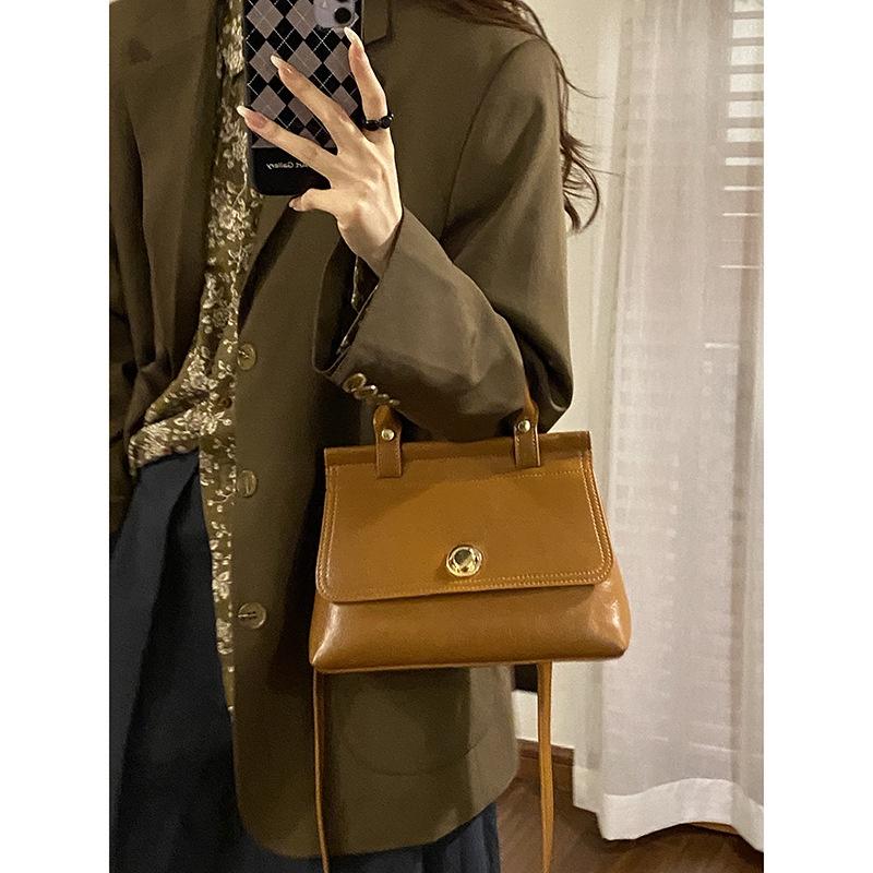 IELGY Student Party Mail carrier, Stylish Retro Portable Versatile Large Capacity Messenger Bag