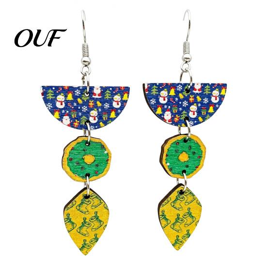 Cute Cartoon Ear Jewelry 1 Pair Christmas Wooden Dangle Drop Earrings for Women, Santa Women Seasonal Accessories Gingerbread Candy Cane Earrings,