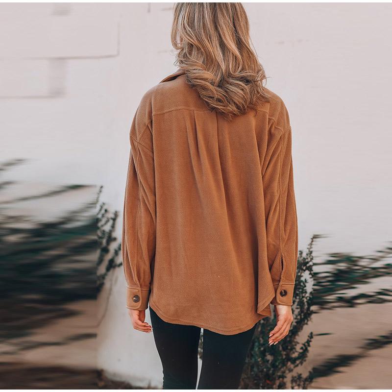 Осенне-зимняя женская флисовая куртка с длинным рукавом и лацканами — фото 16