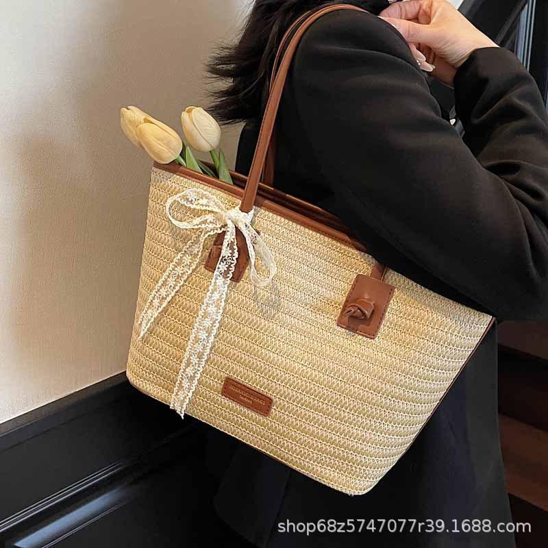 Casual woven straw bag fashionable beach vacation large capacity bag commuting seaside simple and versatile portable tote bag