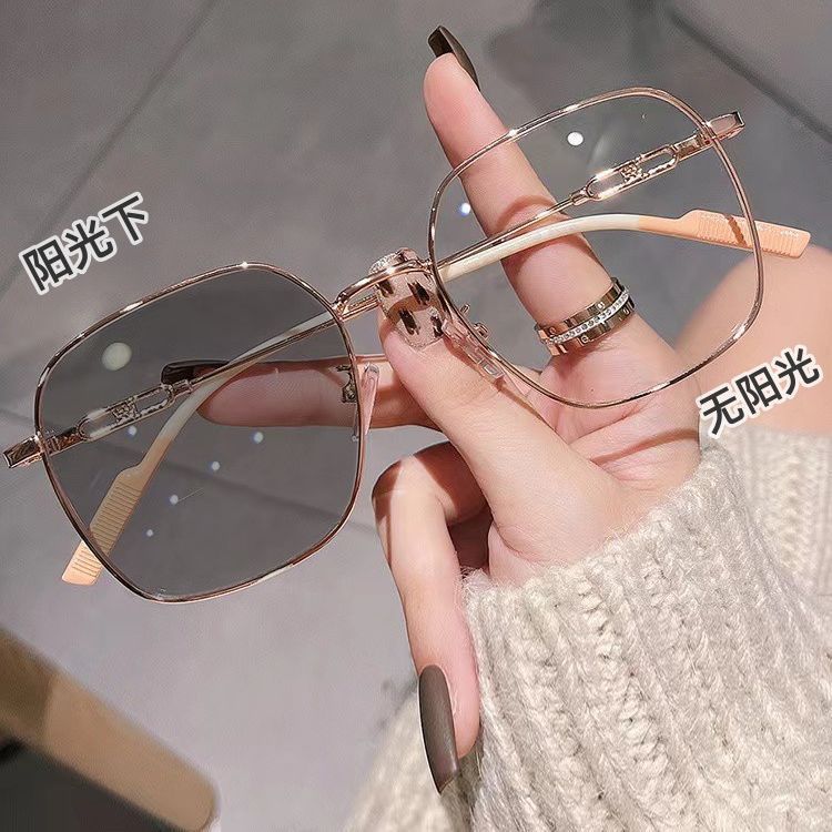 Photosensitive color-changing anti-blue light glasses female Internet celebrity large frame plain anti-blue light color-changing myopia glasses sungla