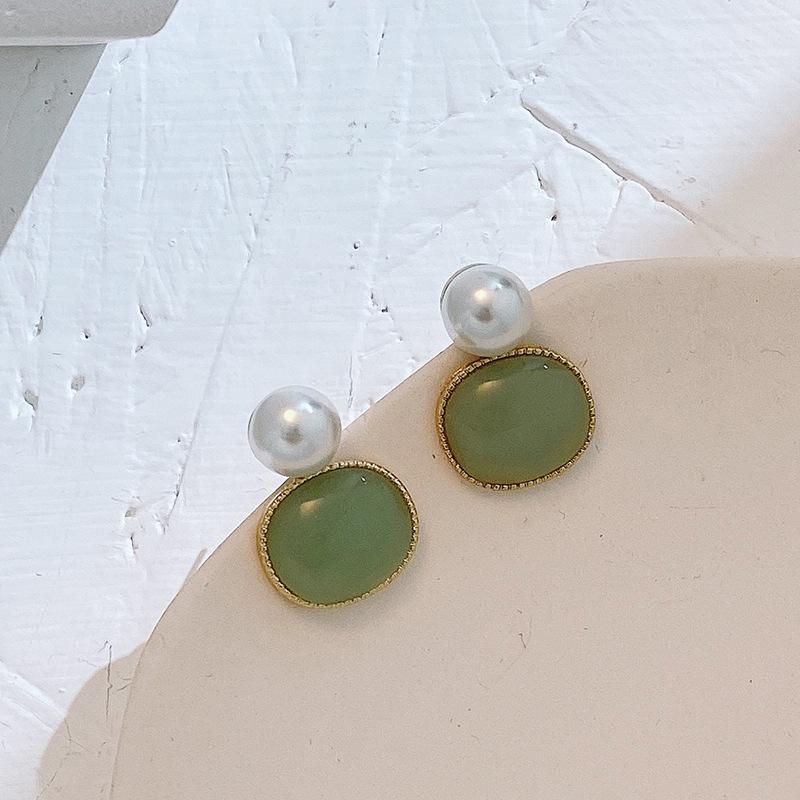 

2023 Retro Court Style Green Crystal & Pearl Stud Earrings - Light Green Gemstone
