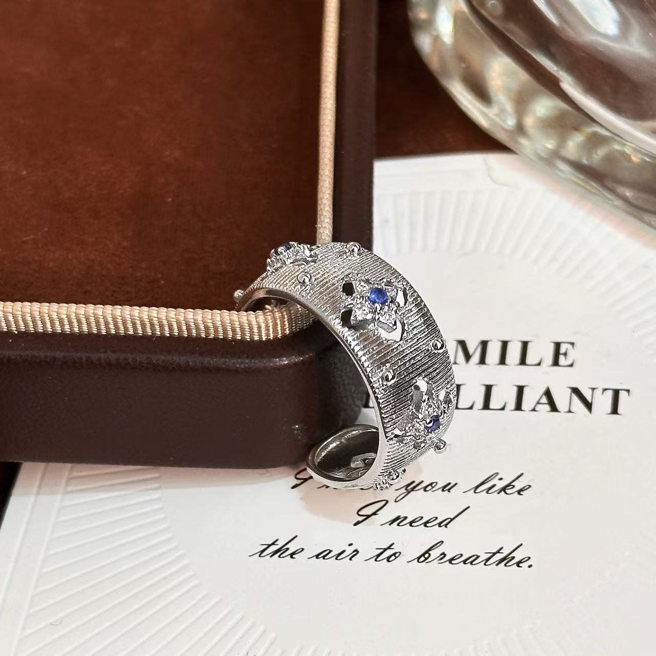 

Italian Buchi style hollow four-leaf flower color zirconium ring jewelry retro ring