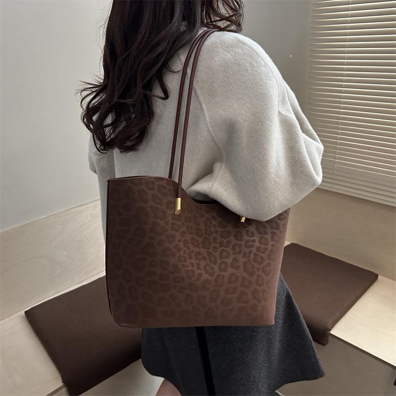 Large capacity tote bag women's bag spring new trendy simple handbag fashionable commuter shoulder bag