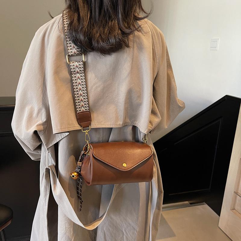 Premium Textured Bag Women's 2025 New Popular Niche Messenger Bag Fashionable Tofu Bag Small Square Bag