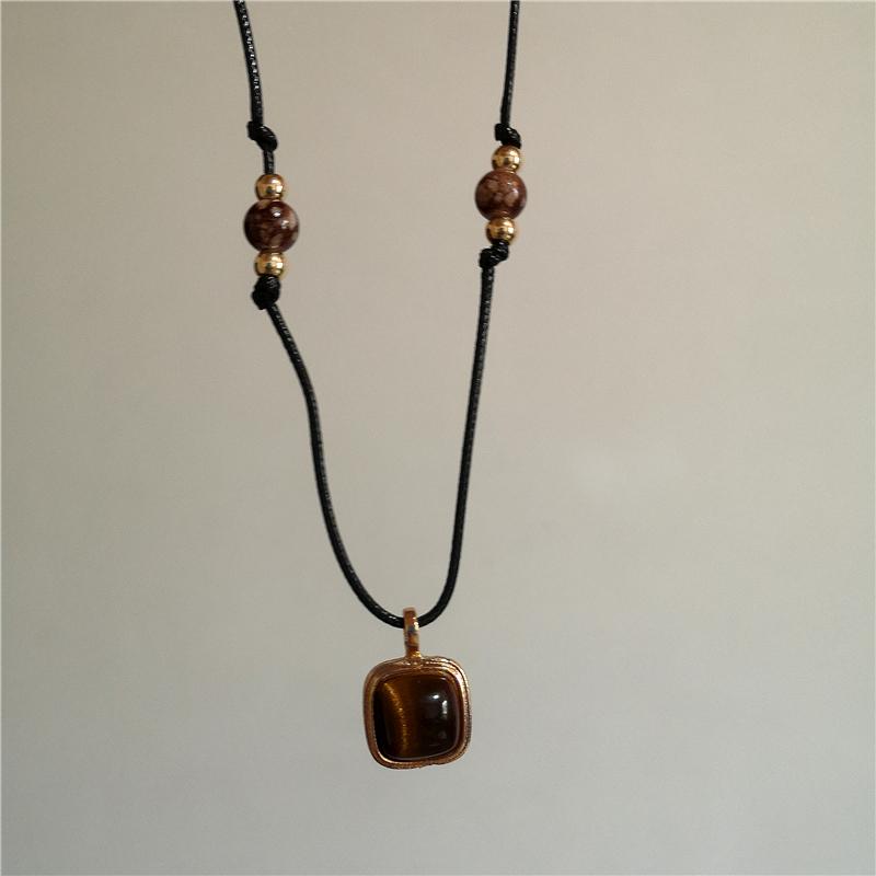 Vintage Leather Brown Stone Sun Pendant Beaded Choker Clavicle Chain Necklace For Women Unique Y2K Personalized Grunge Jewelry