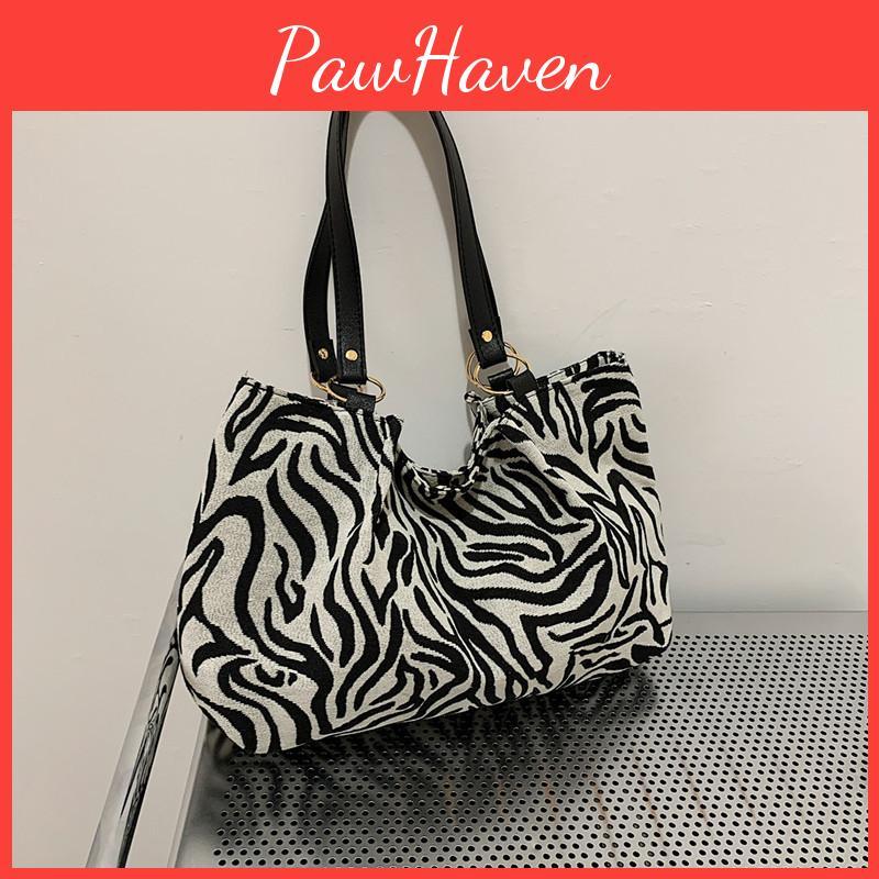 Stylish Black Shoulder Tote Bag For Everyday Use With Unique Street Style Appeal