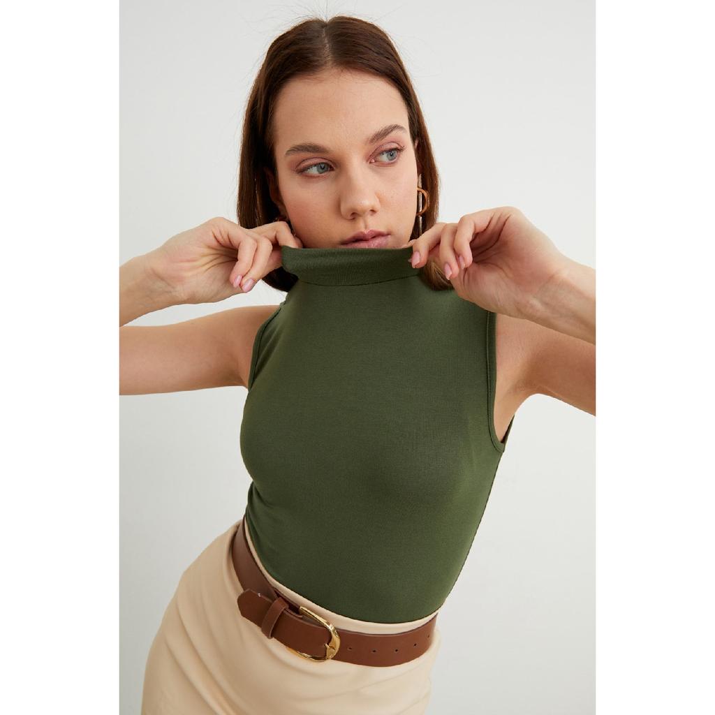 Dámské bílé tělo bez rukávů