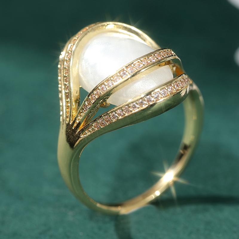 Vintage Gold Color Oval Inlaid Imitation Pearl Women's Ring Daily Wear Party Jewelry