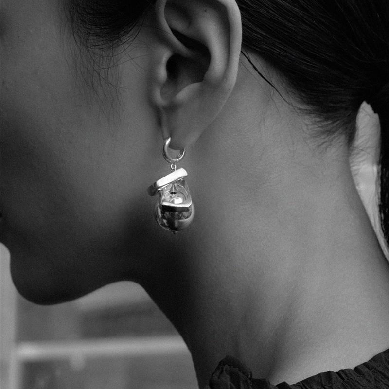 Niche High-End Silver Metal Cold Wind Geometry Spherical Pendant Ear Buckle Fashionable Commuter Must-Enter Earrings