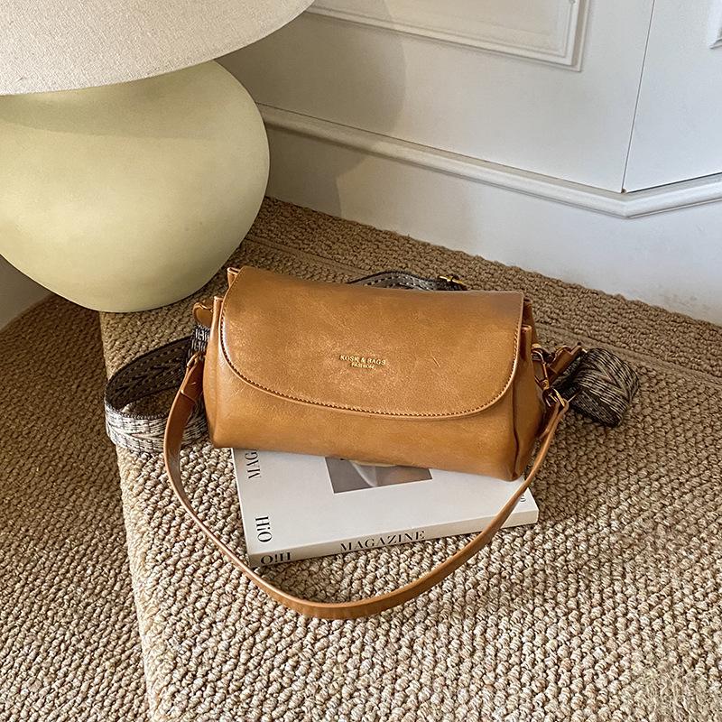 

2025 Высококлассная корейская осенне-зимняя женская нишевая дизайнерская сумка через плечо 23*9*12cm