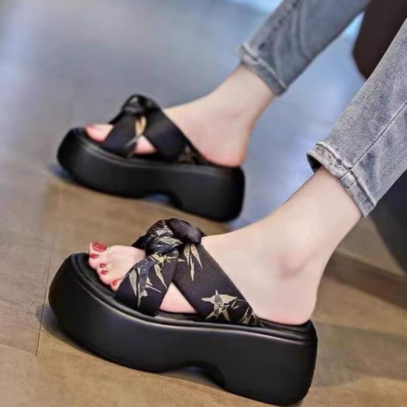 

Шлепанцы на толстой подошве для увеличения роста для женщин, новые женские сандалии на одно слово с юбками, повседневная пляжная обувь 36 чёрный