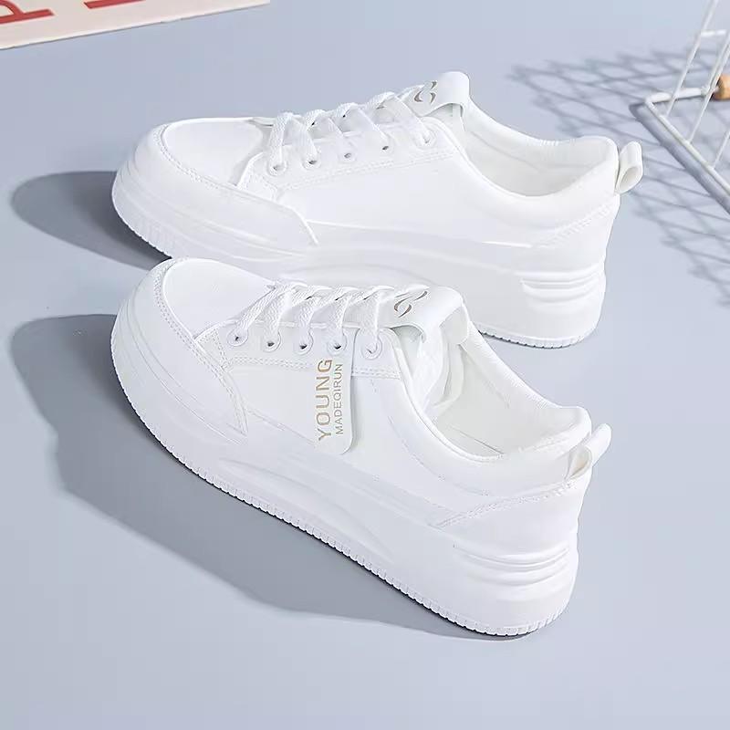 Little white shoes women's new autumn ins versatile spring and autumn student white shoes Korean version popular casual sports board shoes