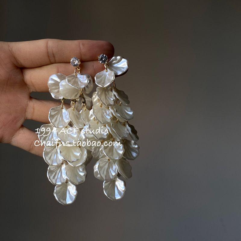 

E394 Studio Retro Fairy Unique Earrings Shell A pair of main drawing models