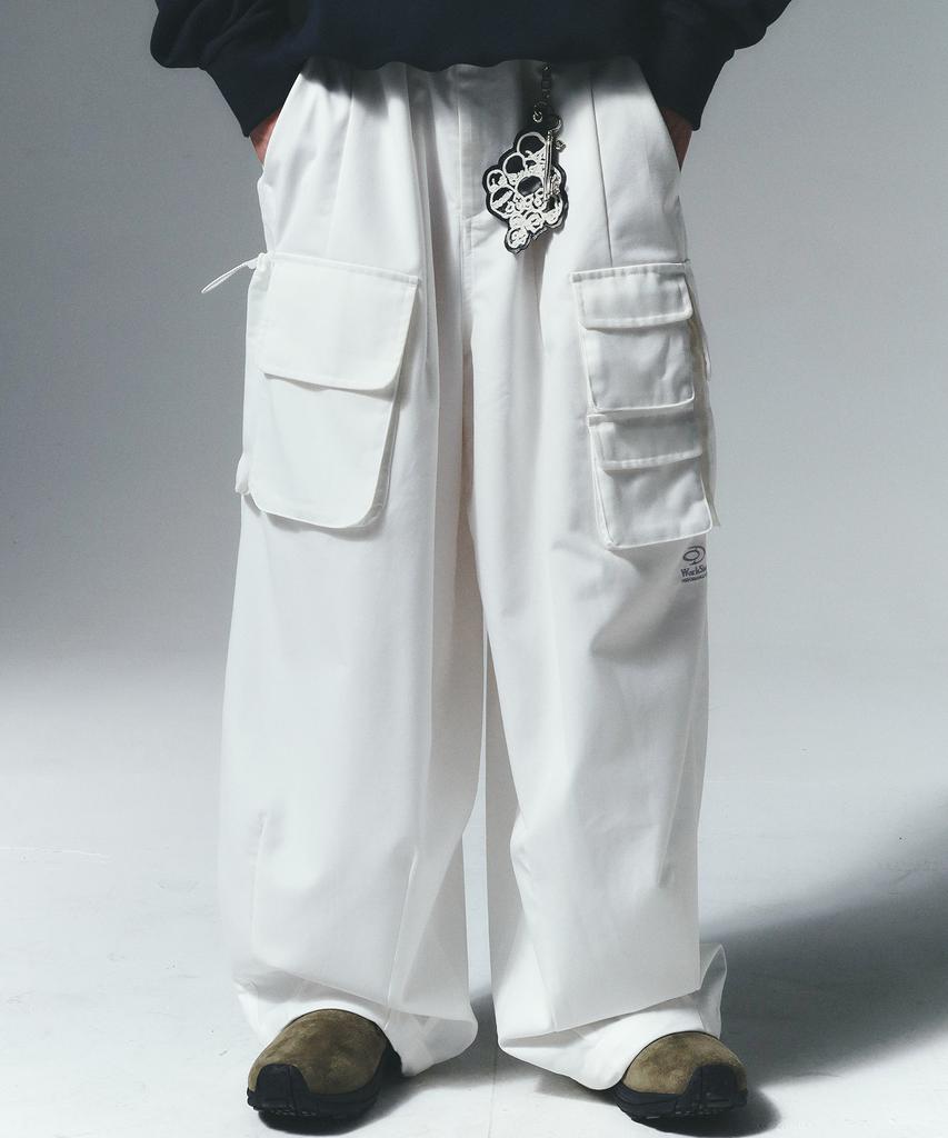 TRAVEL Tr Balloon Multi-Pocket Pants Off-White